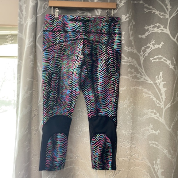 Yoga pants - Picture 2 of 3